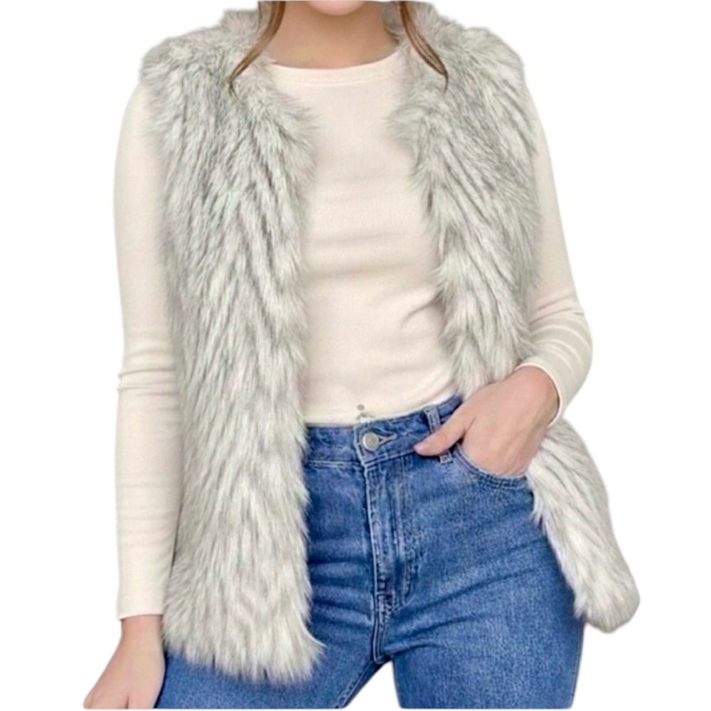 Say What? Chevron Faux Fur Vest Gray Cream Juniors Large NWOT